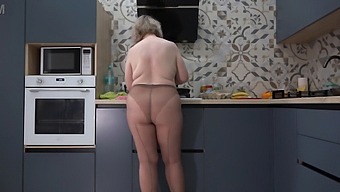 Watch A Curvy Wife In Nylon Pantyhose In The Kitchen Behind The Scenes