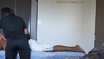 Erotische Kurbehandlung In Manipur, Indien