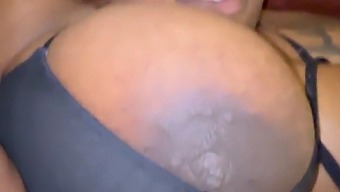 Rasierte Milf Bekommt Eine Massive Creampie In Ihre Großen Natürlichen Titten
