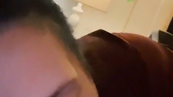 Milf Gibt Einen Befriedigenden Deepthroat Und Ball Lecken