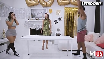 Die Vollbusige Brünette Violet Myers Gibt Sich An Ihrem Geburtstag Einem Massiven Großen Schwarzen Schwanz Hin In Diesem Hardcore-Video