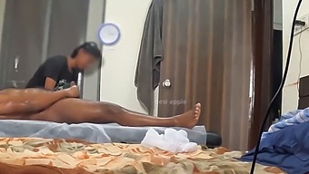 Lächeln Massieren: Ein Spa- Und Massageerlebnis